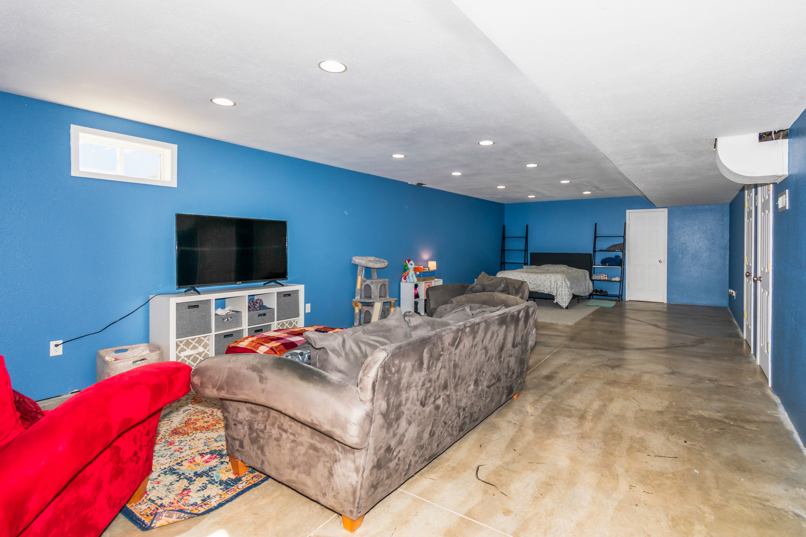 1914 Cobblestone Washington, IL 61571 - Photo 23 of 33 a living room with furniture and a flat screen tv
