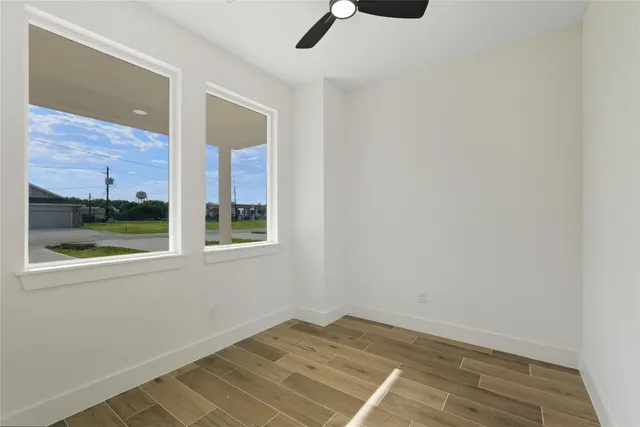 $2,190 | 135 South Virginia Street, La Porte, TX 77571