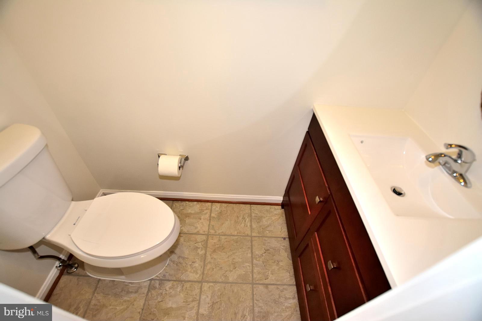 5454 Stavendish Street Burke, VA 22015 - Photo 11 of 23 Bath