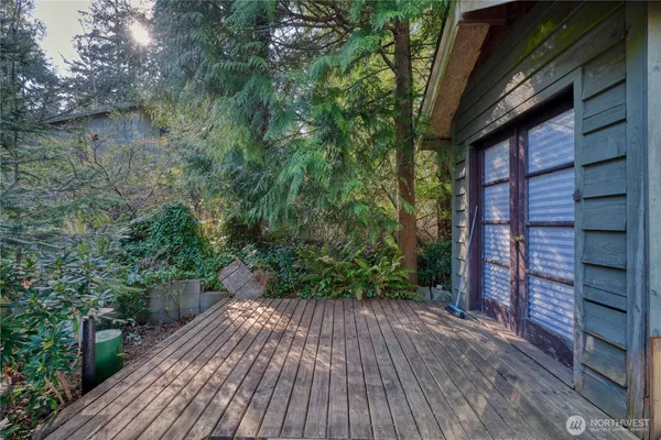 a view of a backyard of the house