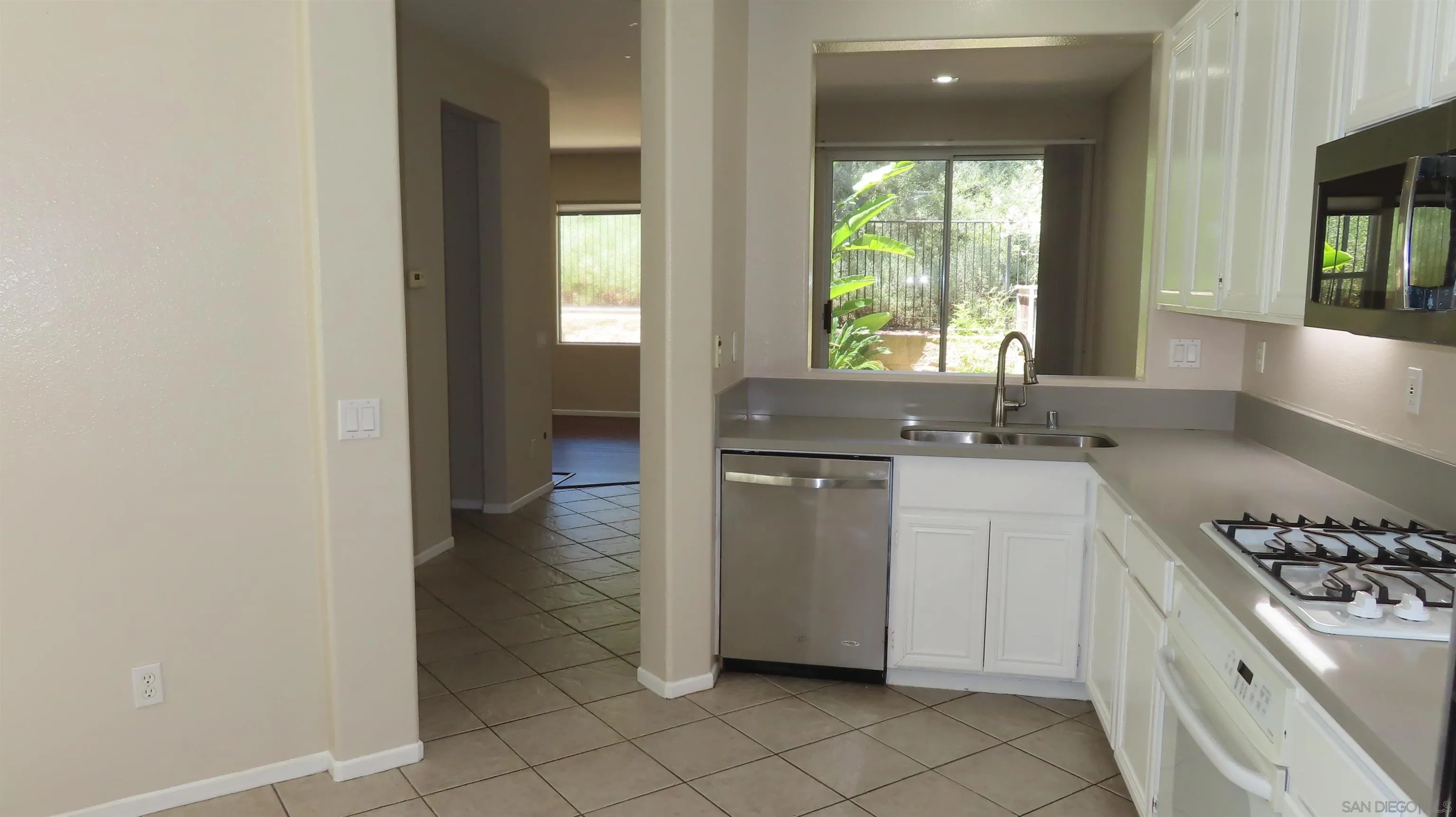 3755 Carmel View Road, Unit 3 San Diego, CA 92130 - Photo 13 of 43 Kitchen