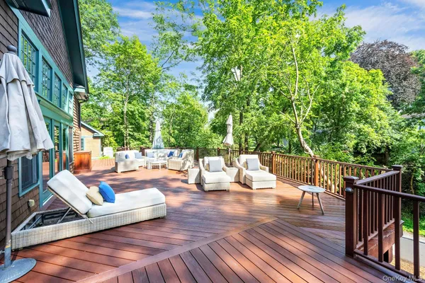 a view of out door space with seating area