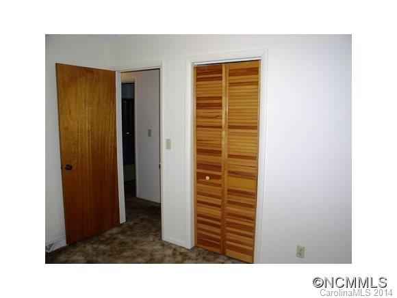 100 Old Roper Road Hendersonville, NC 28791 - Photo 7 of 12