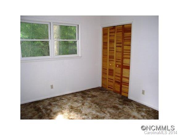 100 Old Roper Road Hendersonville, NC 28791 - Photo 8 of 12