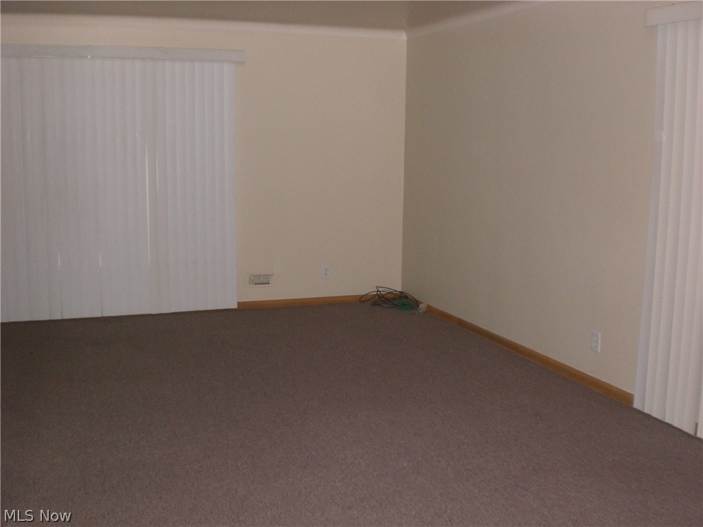 8401-03 Pelham Drive Parma, OH 44129 - Photo 10 of 18 LARGE DINING ROOM