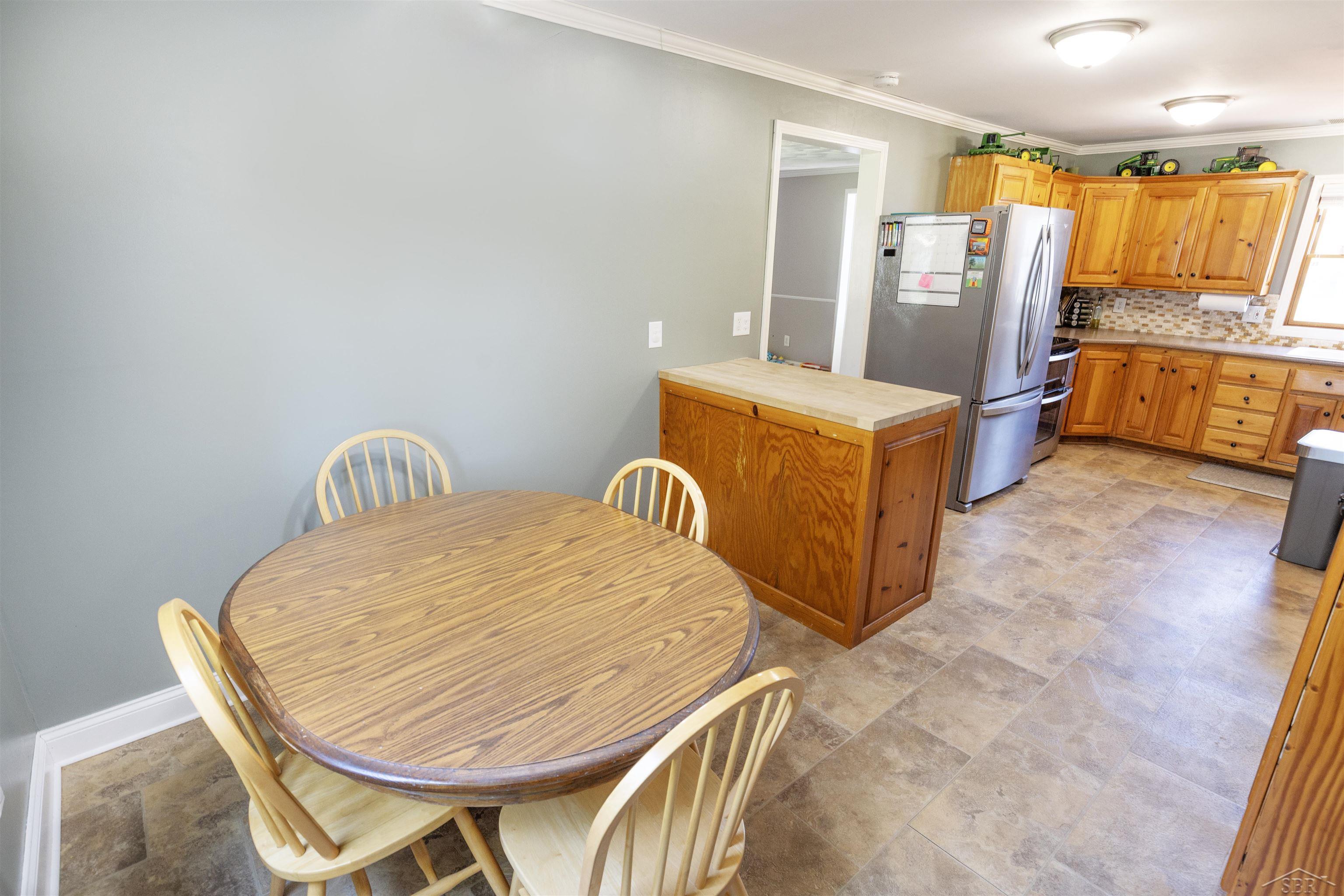 3940 Schust Road Saginaw, MI 48603 - Photo 11 of 31 50154626-6edc1c2a-7360-45c0-ad61-4c7e1d6376e1.JPG