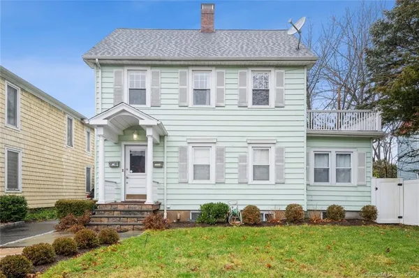 $2,825 | 119 Halstead Avenue, Unit 2, Greenwich, CT 06831