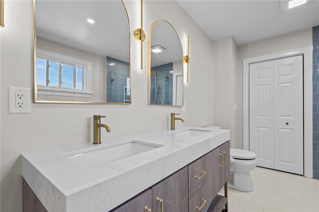 168 Washington Road Barrington, RI 02806 - Photo 30 of 43 En suite with closet