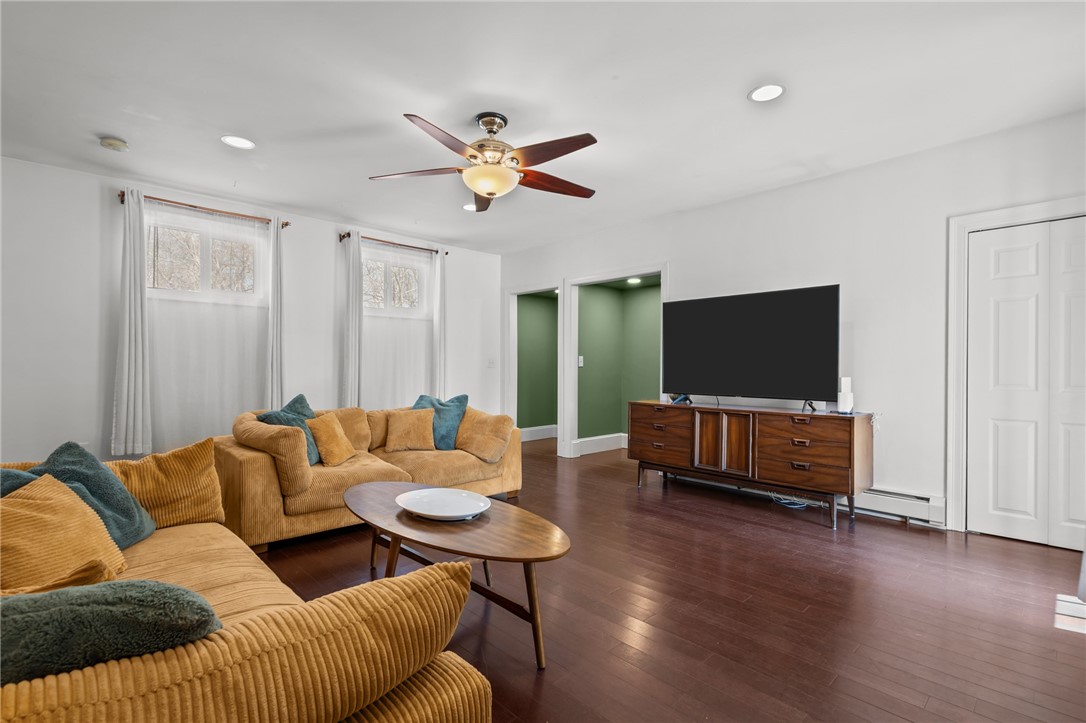 168 Washington Road Barrington, RI 02806 - Photo 7 of 43 Living room