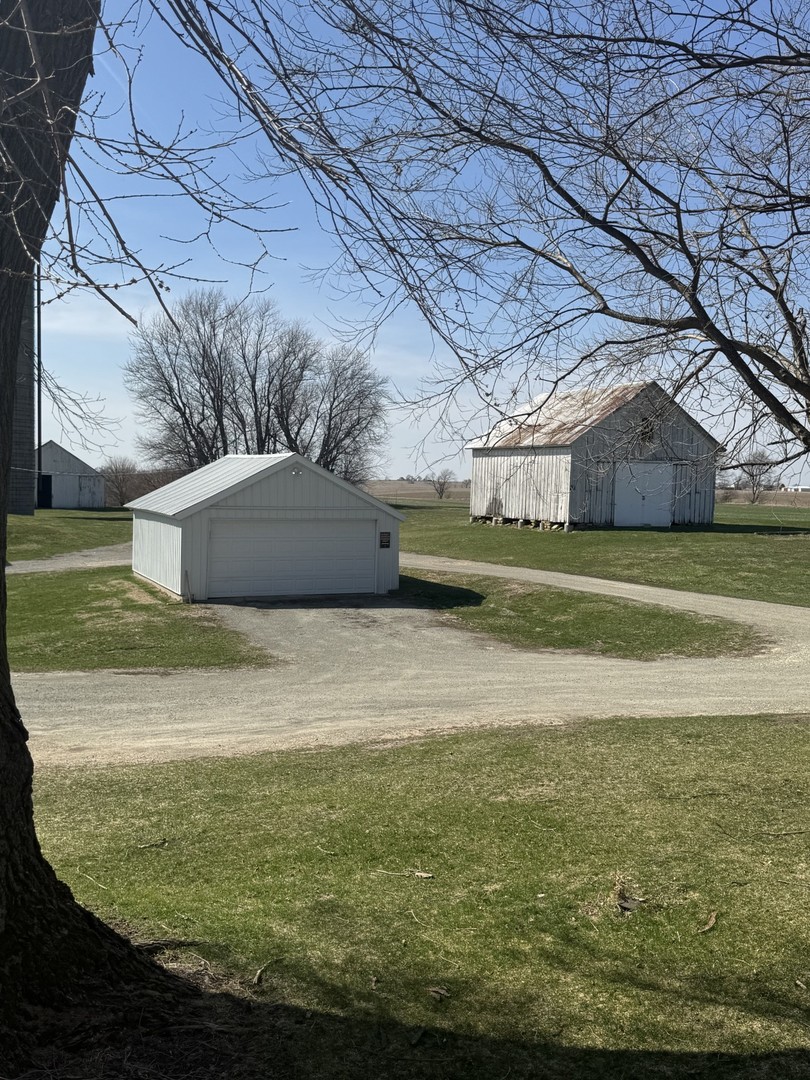 19381 Luther Road Sterling, IL 61081 - Photo 32 of 43