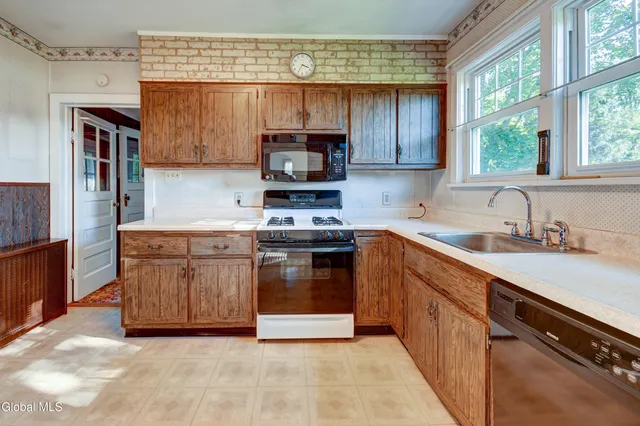 $199,999 | 1401 Midline Road, Amsterdam, NY 12010