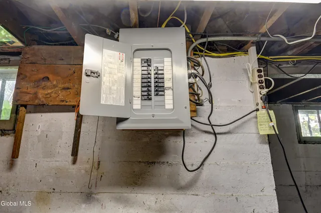 $199,999 | 1401 Midline Road, Amsterdam, NY 12010