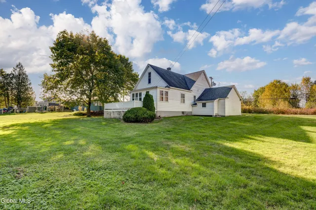 $199,999 | 1401 Midline Road, Amsterdam, NY 12010