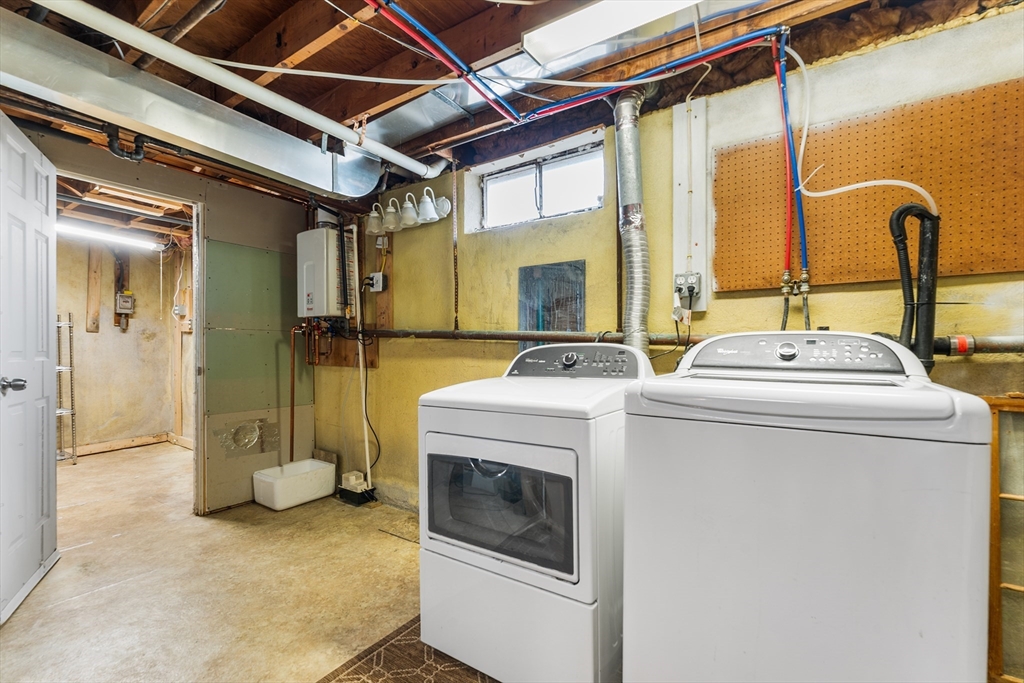 64 Rochford Circle Springfield, MA 01128 - Photo 20 of 36