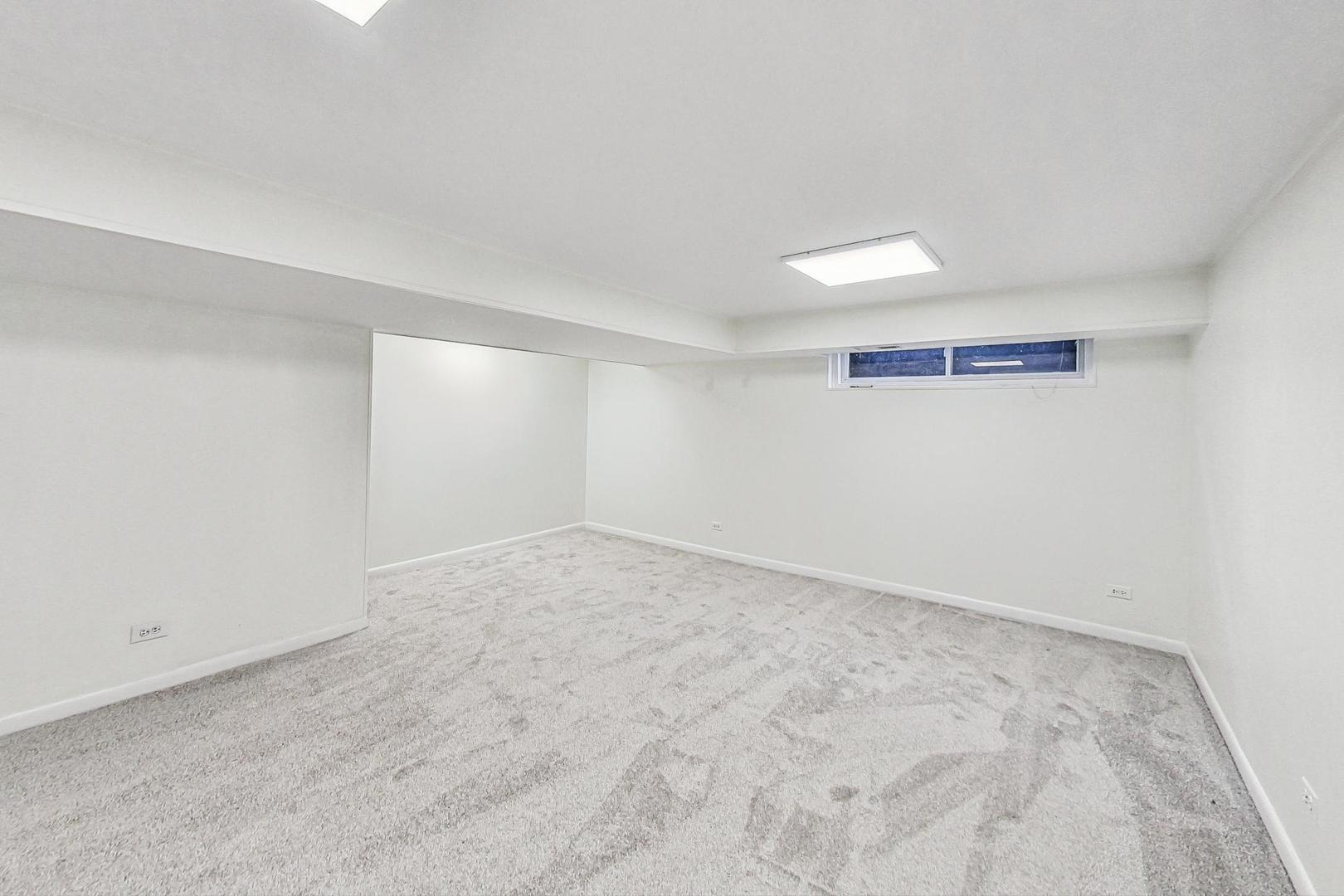 503 Ridge Road, Unit 503 Wilmette, IL 60091 - Photo 13 of 19 a view of an empty room