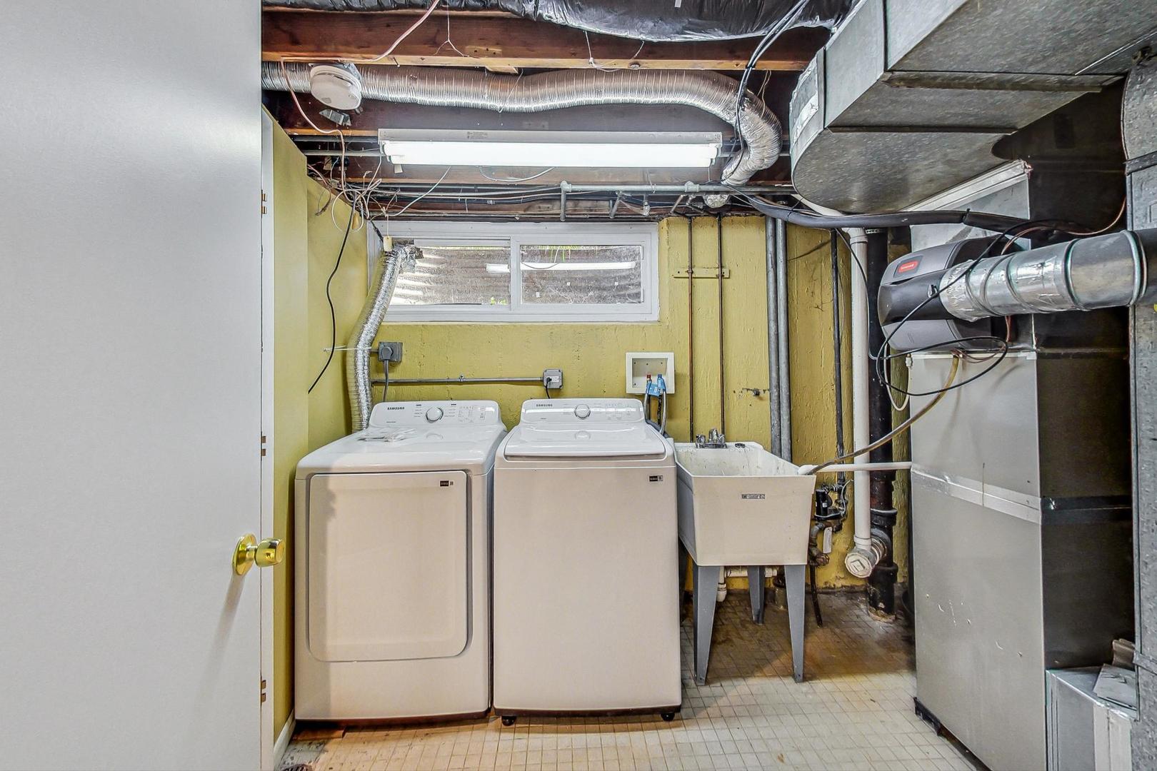 503 Ridge Road, Unit 503 Wilmette, IL 60091 - Photo 15 of 19 a utility room with dryer and washer