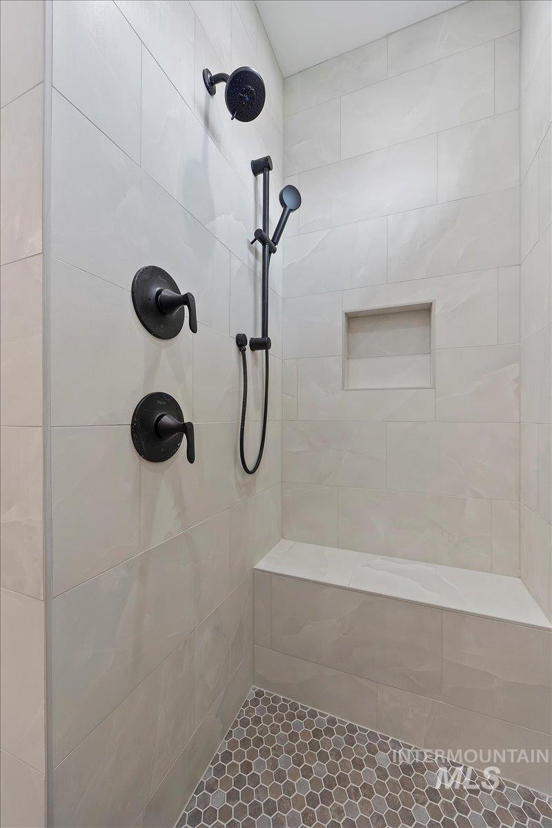 247 Sandi Road Twin Falls, ID 83301 - Photo 21 of 34 Bathroom featuring a stall shower