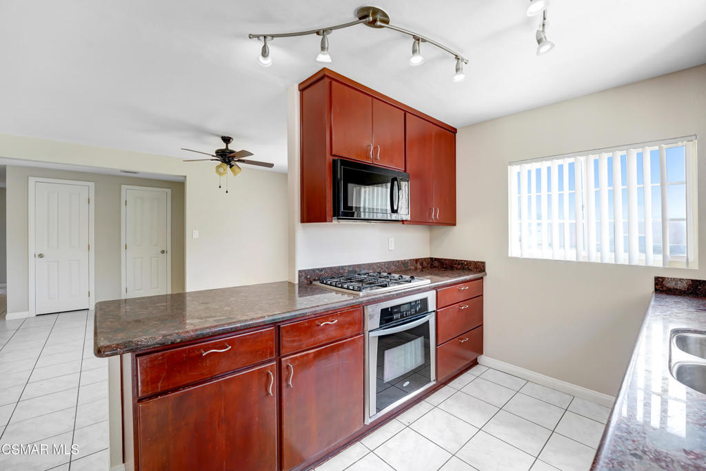 2391 Heather Street Simi Valley, CA 93065 - Photo 8 of 21