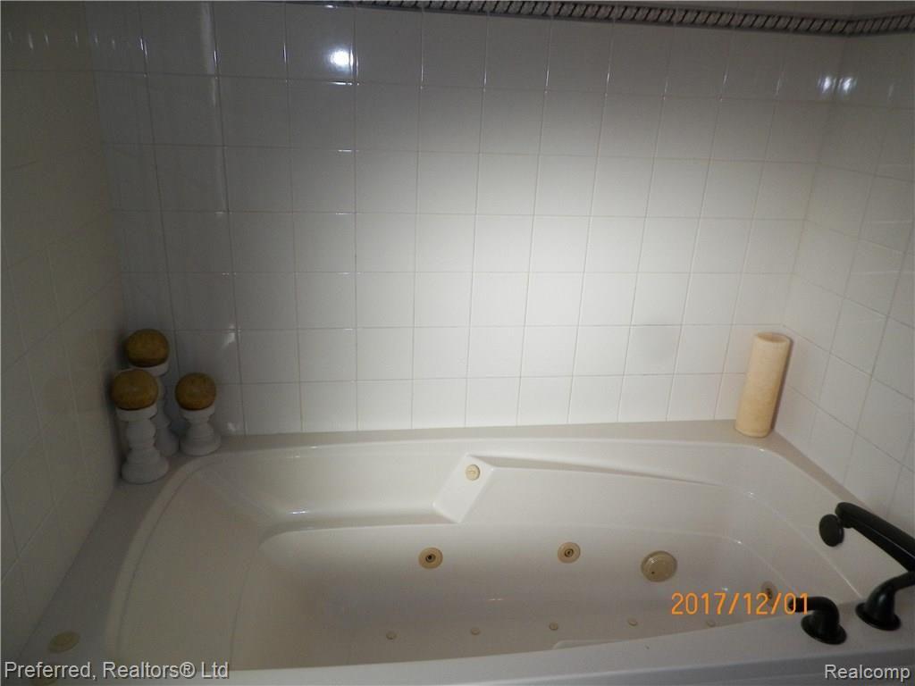 6595 Weed Road Plymouth, MI 48170 - Photo 23 of 42 What Master Suite would be without a Jetted Tub? :-)