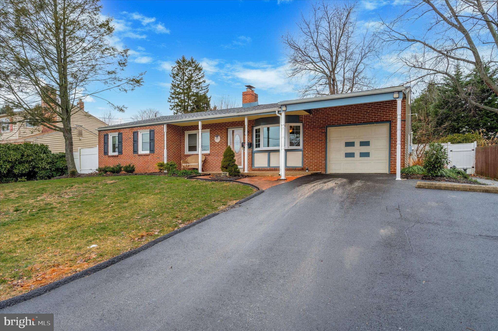 2340 Overlook Drive Aston, PA 19014 - Photo 2 of 32