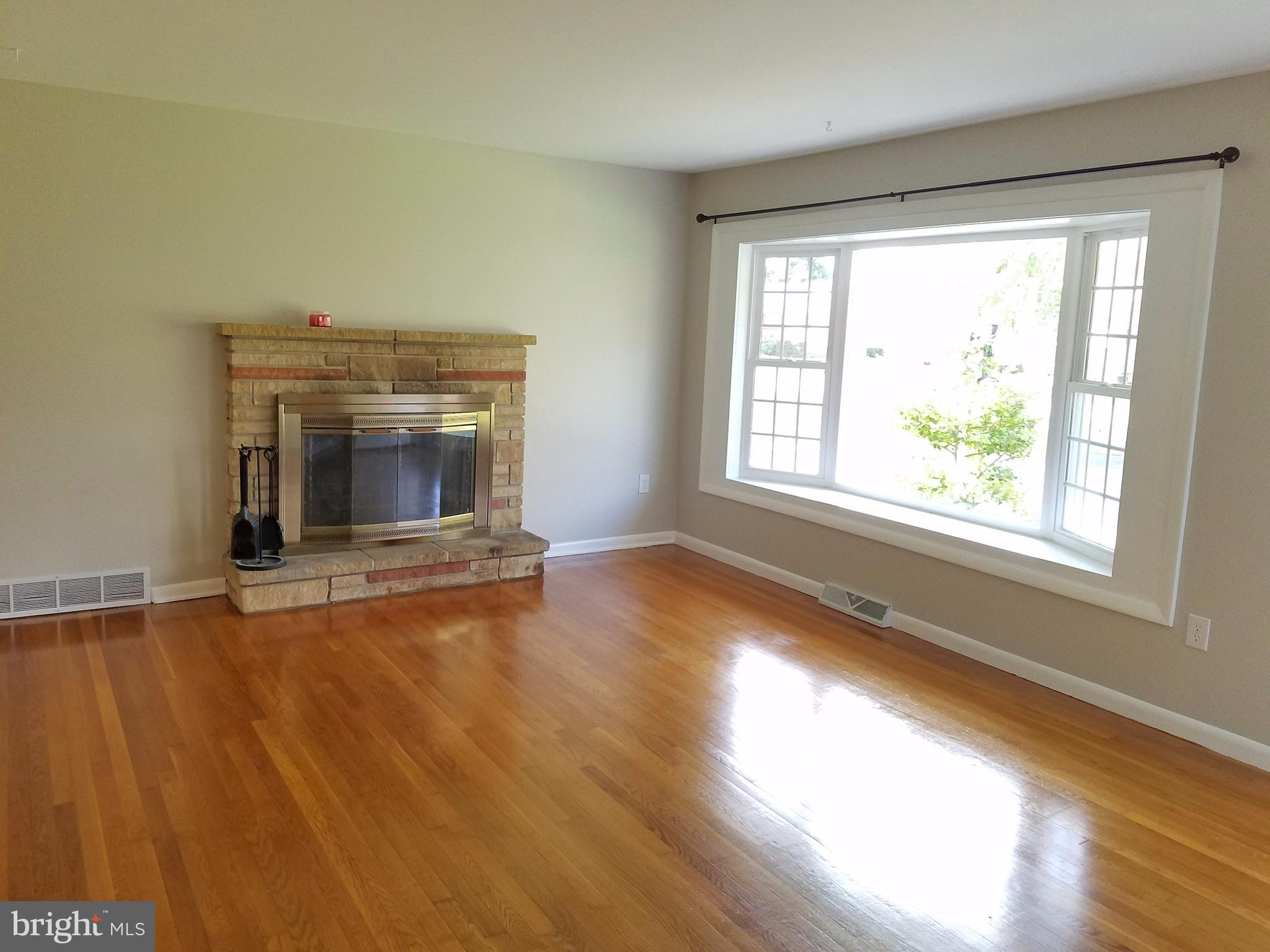 31 Harvard Road Hagerstown, MD 21742 - Photo 8 of 23 Living Room