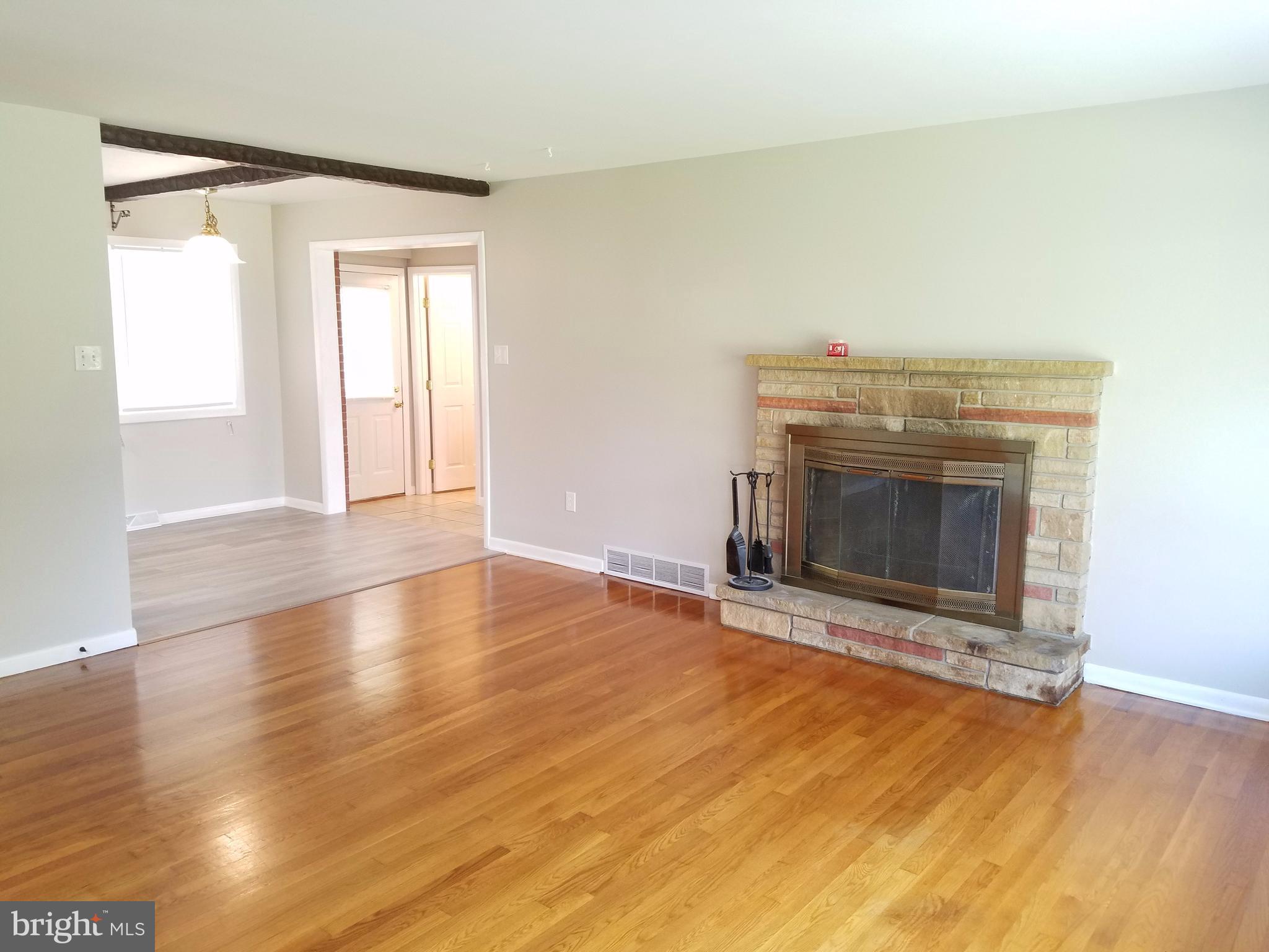 31 Harvard Road Hagerstown, MD 21742 - Photo 9 of 23 Living Room