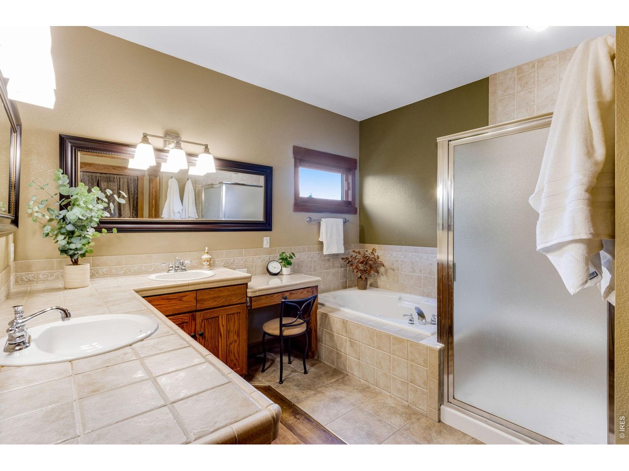 4214 Rolling Gate Road Fort Collins, CO 80526 - Photo 27 of 48 5 piece primary bathroom, Jetted spa tub, newly tiled floors and walk-in closet.