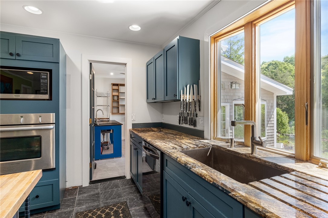 517 Lake Road Tiverton, RI 02878 - Photo 24 of 47