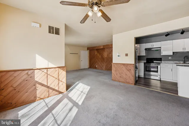 $173,000 | 275 Green Street, Unit 5H4, Edgewater Park, NJ 08010