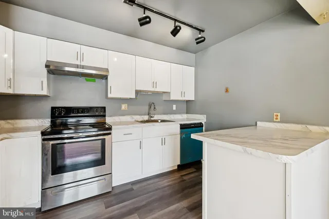 $173,000 | 275 Green Street, Unit 5H4, Edgewater Park, NJ 08010