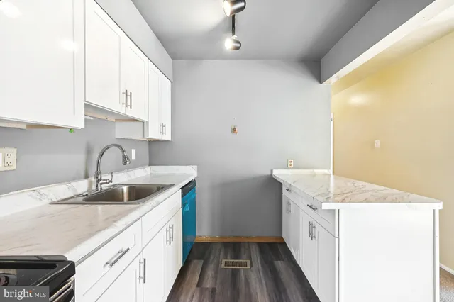 $173,000 | 275 Green Street, Unit 5H4, Edgewater Park, NJ 08010