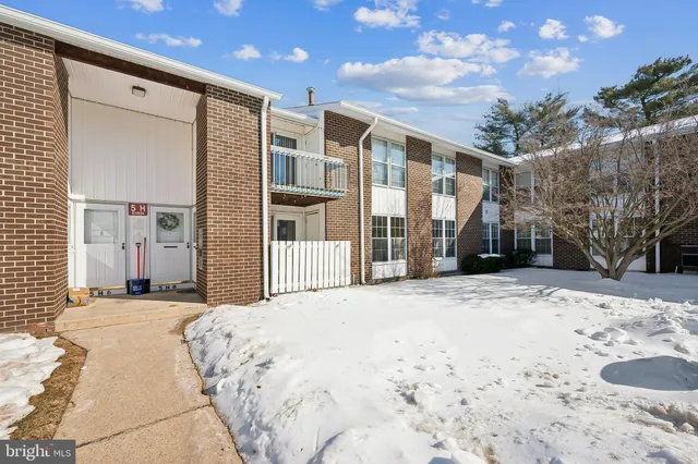$173,000 | 275 Green Street, Unit 5H4, Edgewater Park, NJ 08010