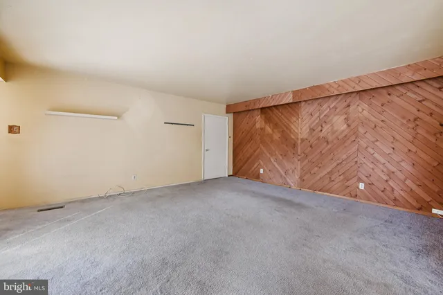 $173,000 | 275 Green Street, Unit 5H4, Edgewater Park, NJ 08010