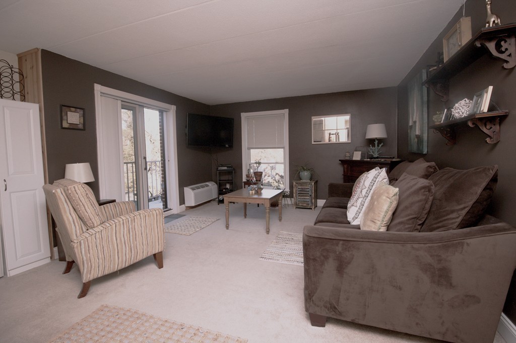 152 Turner Road, Unit 45 Holliston, MA 01746 - Photo 3 of 22 Gallery Image 3