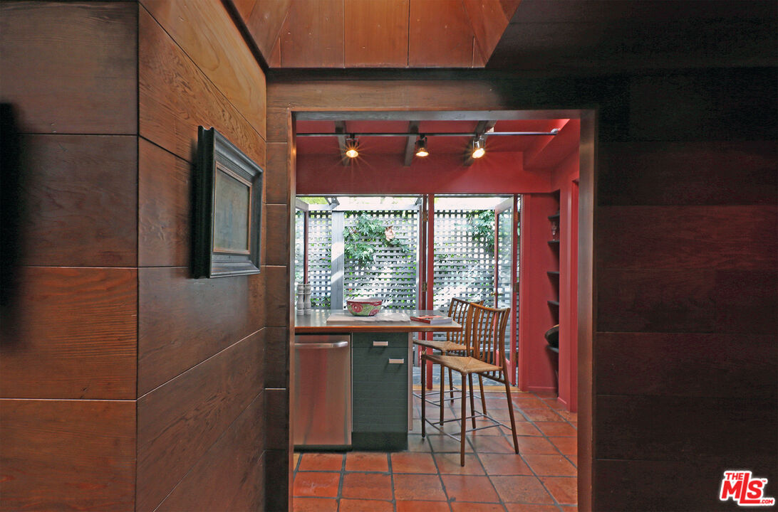 2673 Mandeville Canyon Road Los Angeles, CA 90049 - Photo 11 of 28