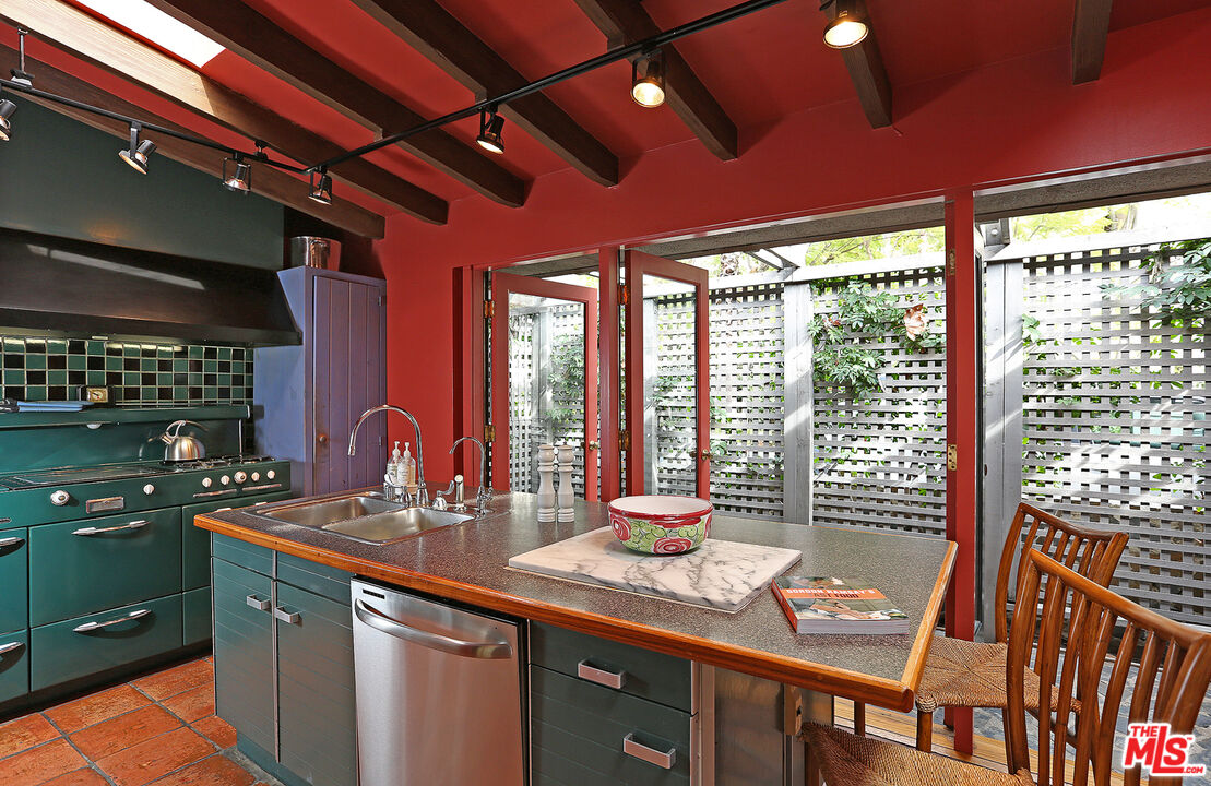 2673 Mandeville Canyon Road Los Angeles, CA 90049 - Photo 12 of 28