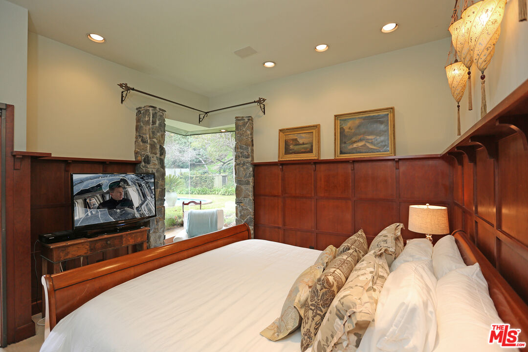 2673 Mandeville Canyon Road Los Angeles, CA 90049 - Photo 15 of 28