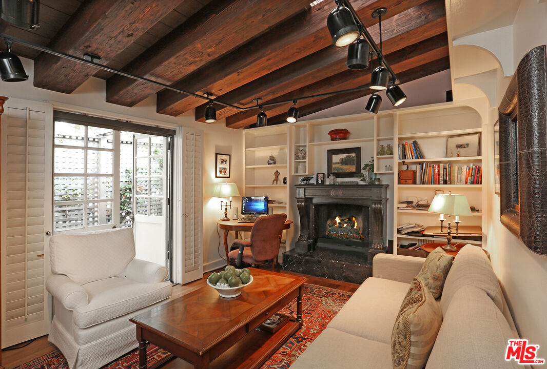 2673 Mandeville Canyon Road Los Angeles, CA 90049 - Photo 19 of 28