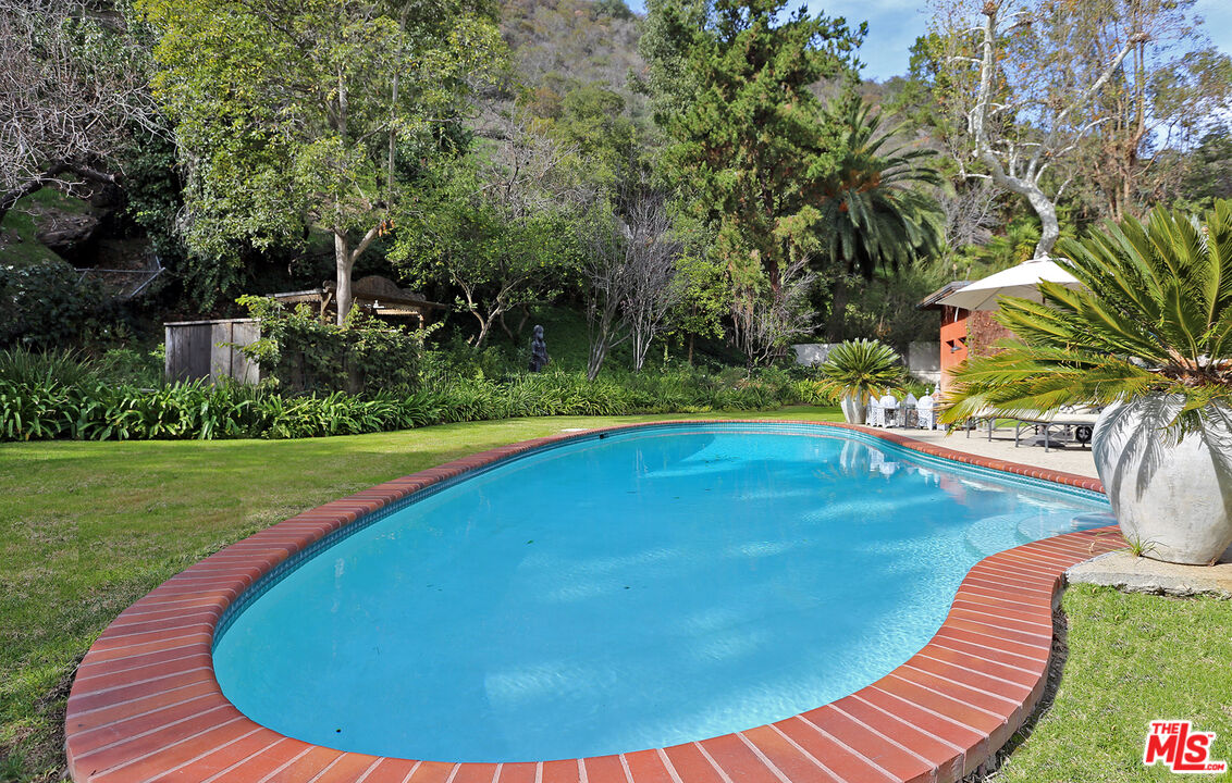 2673 Mandeville Canyon Road Los Angeles, CA 90049 - Photo 25 of 28