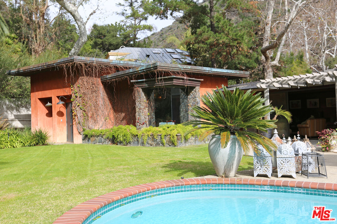 2673 Mandeville Canyon Road Los Angeles, CA 90049 - Photo 26 of 28