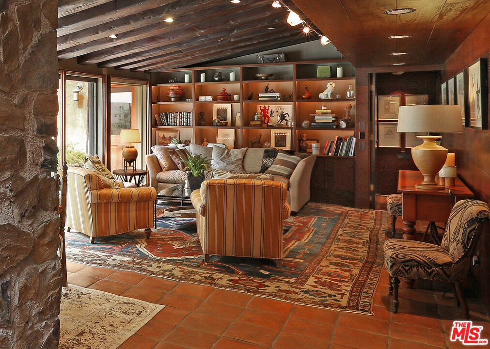 2673 Mandeville Canyon Road Los Angeles, CA 90049 - Photo 8 of 28