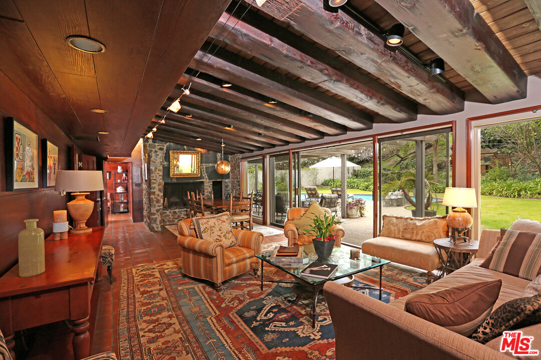 2673 Mandeville Canyon Road Los Angeles, CA 90049 - Photo 9 of 28