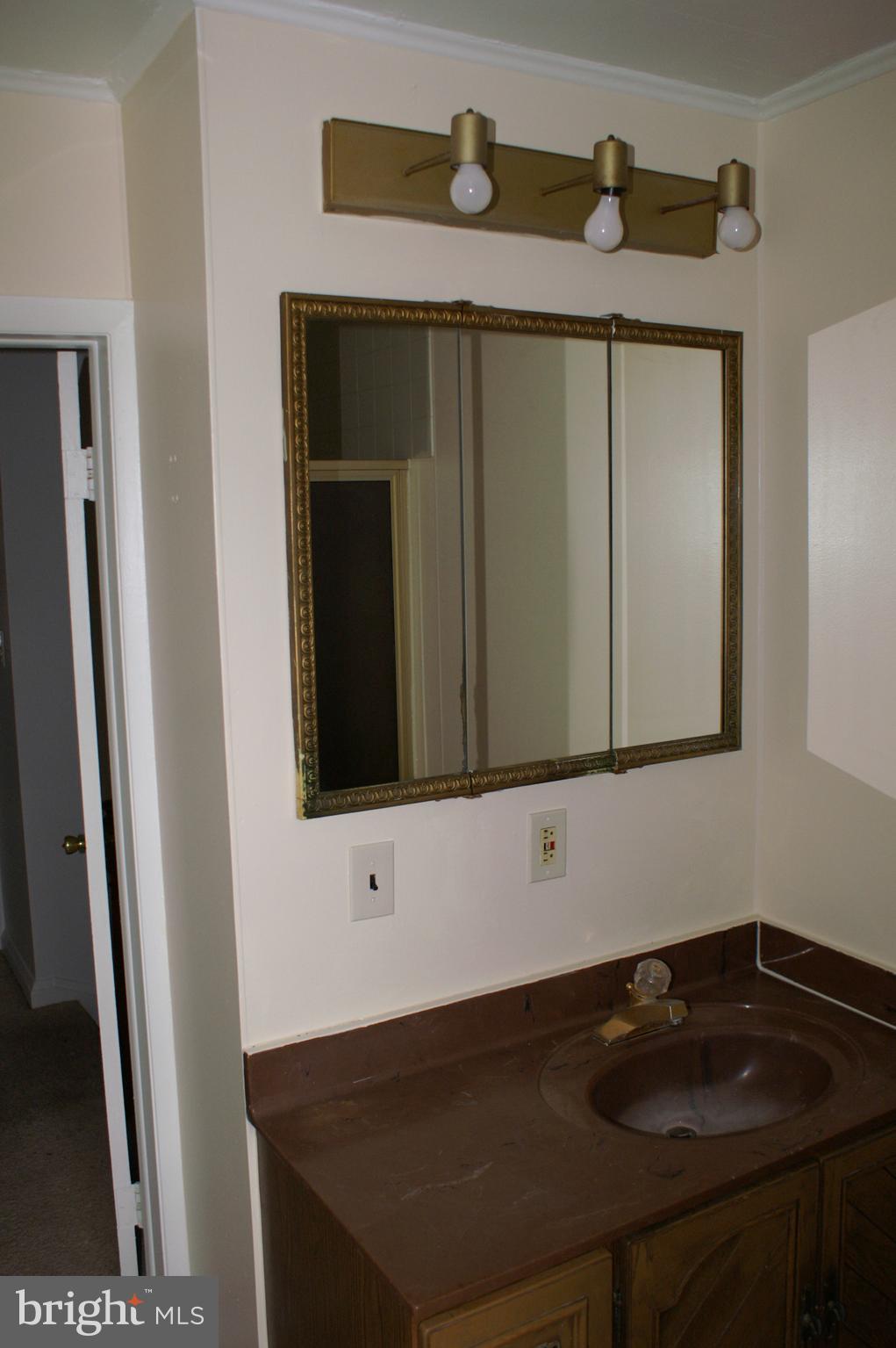7329 Stratton Way Baltimore, MD 21224 - Photo 11 of 22 Bathroom
