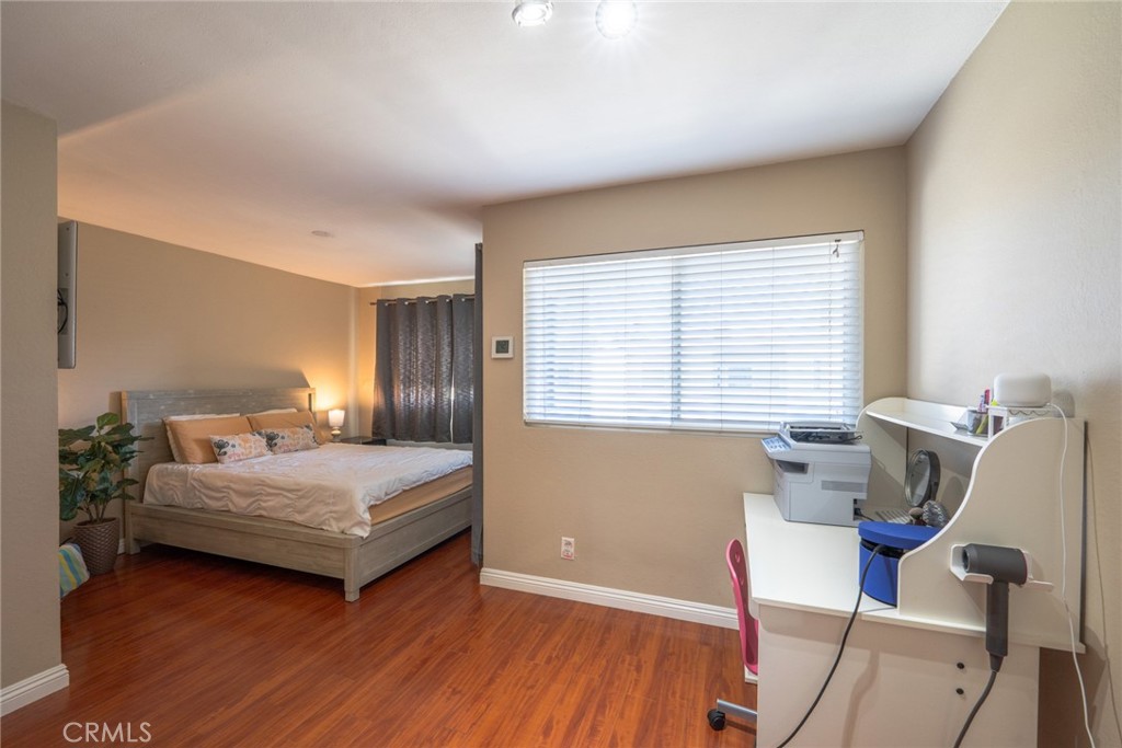 45 Oval Irvine, CA 92604 - Photo 16 of 40 a bedroom with a bed and a window
