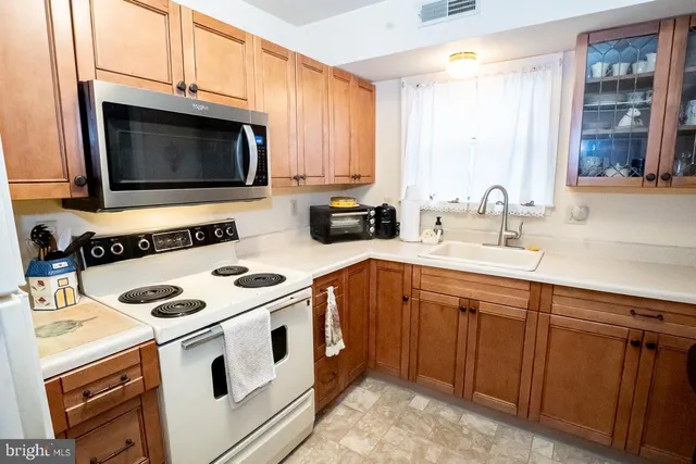 $167,500 | 620 Manatawny Street, Unit CONDO 25, Pottstown, PA 19464