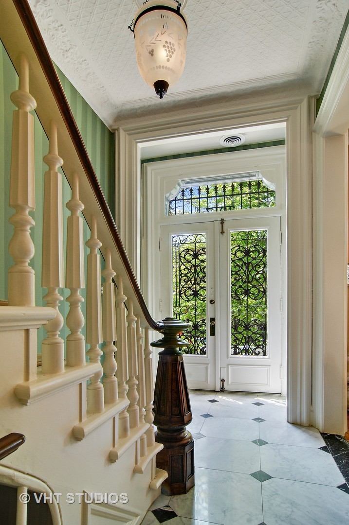 2017 North Sedgwick Street Chicago, IL 60614 - Photo 2 of 30 a view of entryway