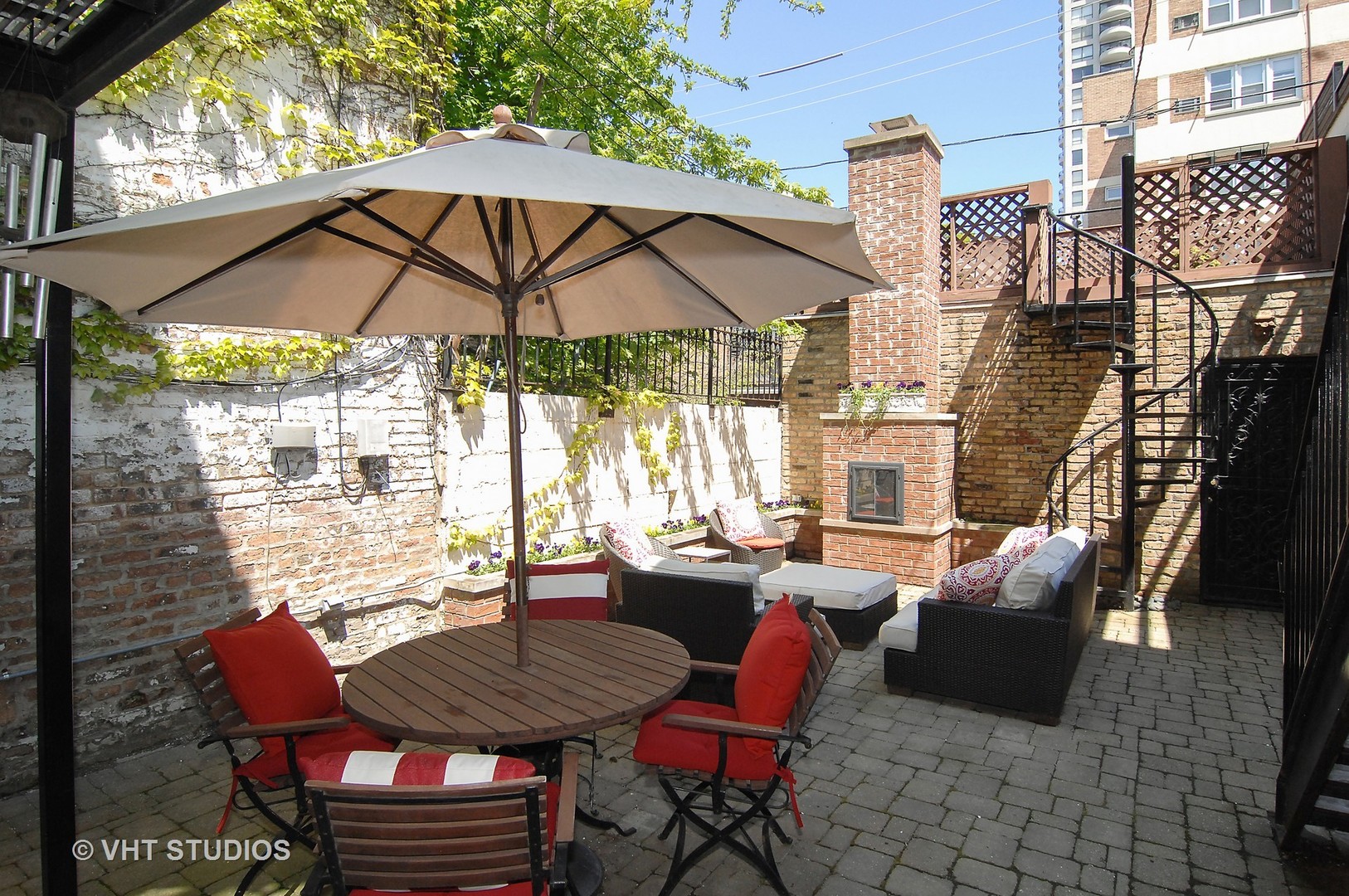 2017 North Sedgwick Street Chicago, IL 60614 - Photo 26 of 30 a outdoor view with a sitting space