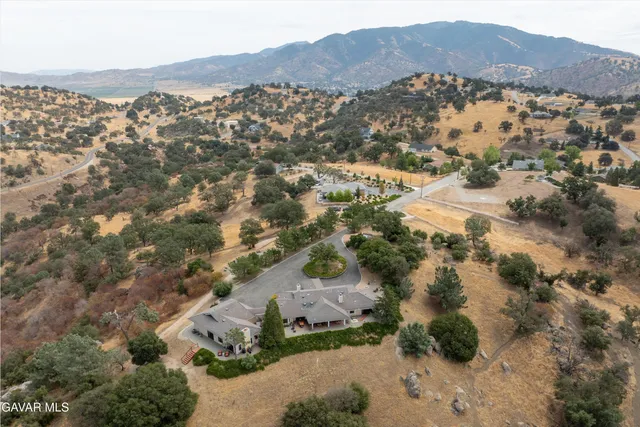 $1,200,000 | 30300 Piebald Court, Tehachapi, CA 93561