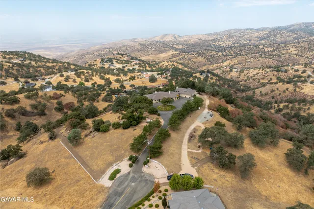 $1,200,000 | 30300 Piebald Court, Tehachapi, CA 93561