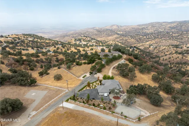 $1,200,000 | 30300 Piebald Court, Tehachapi, CA 93561